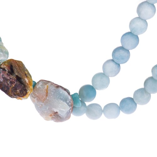 Necklace with aqua marin beads and chalkedonite nuggets.